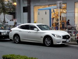 Infiniti Q70