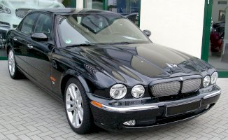 Jaguar XJR